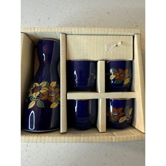 Sake Set Porcelain Japanese Original, gold brush, Relic, Unique pristine - Picture 1 of 10
